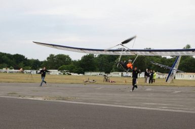 L’avion à propulsion humaine en compétition en Angleterre